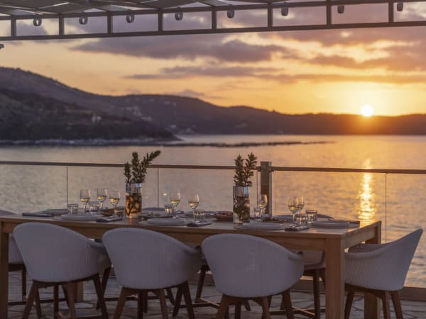 A spellbinding sunset seen from the al fresco dining area.
